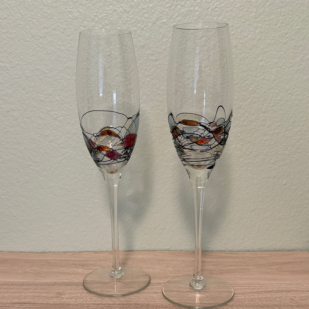 Elegant Glass Champagne Flutes with Artistic Design - Set of 2
